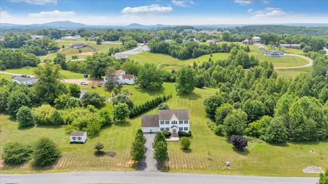 1138 Fallview DR, Vinton, VA 24179