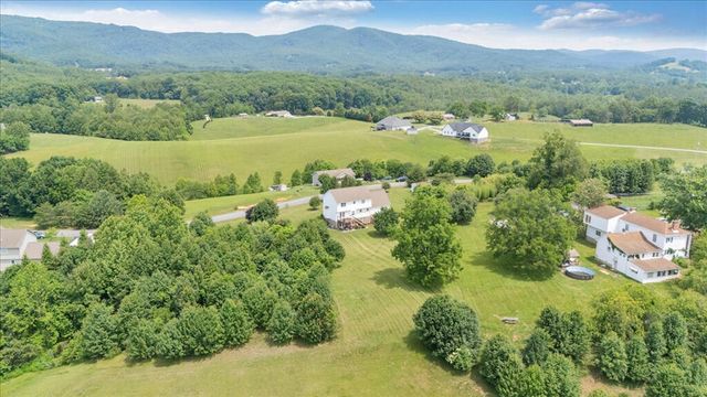 1138 Fallview DR, Vinton, VA 24179