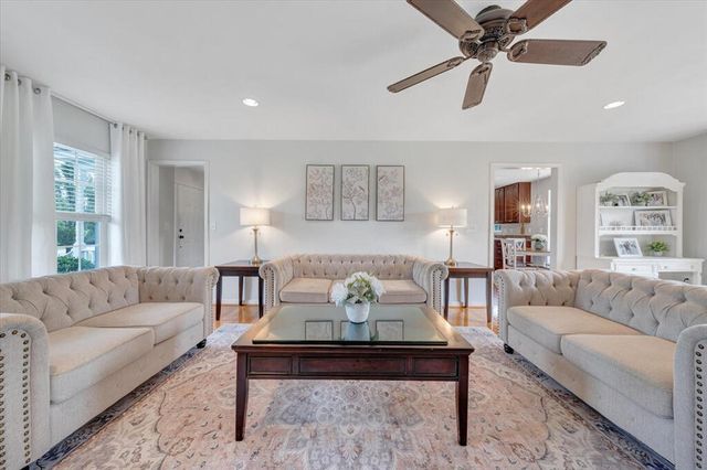 1138 Fallview DR, Vinton, VA 24179