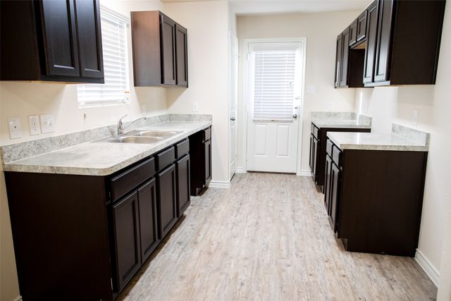 1602 Bobolink Drive, Ennis, TX 75119
