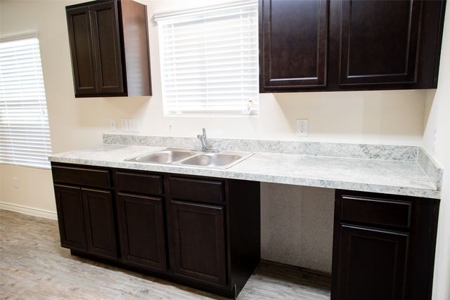 1602 Bobolink Drive, Ennis, TX 75119