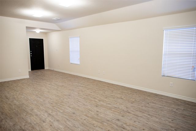 1602 Bobolink Drive, Ennis, TX 75119