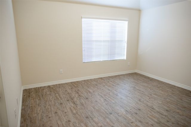 1602 Bobolink Drive, Ennis, TX 75119