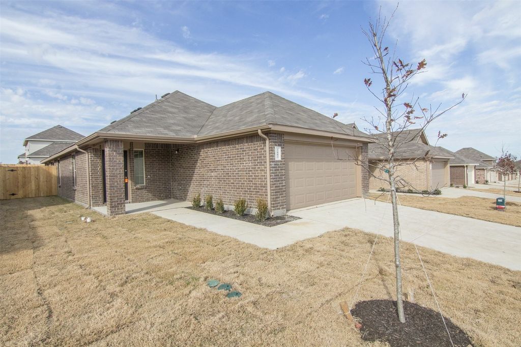 1602 Bobolink Drive, Ennis, TX 75119