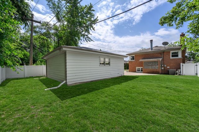 1700 Marvin Parkway, Park Ridge, IL 60068