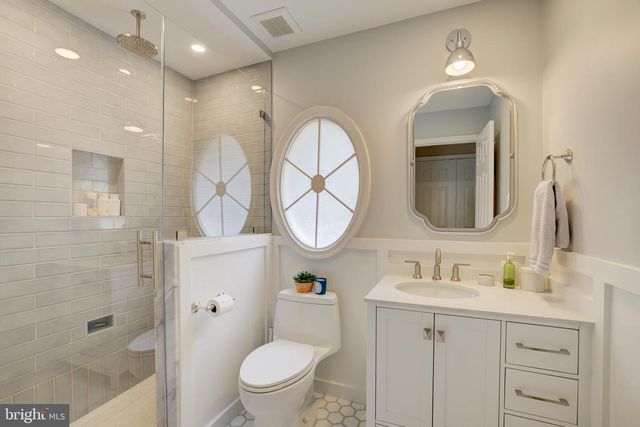 9110 WILLOW GATE LN, Bethesda, MD 20817