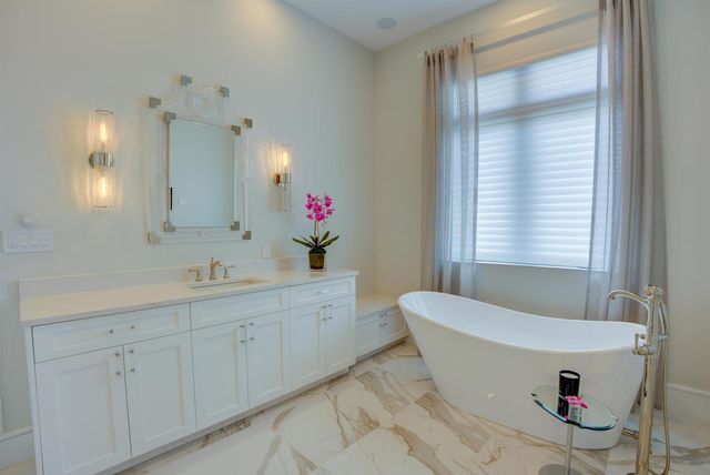 2801 NE 36th Street, Lighthouse Point, FL 33064