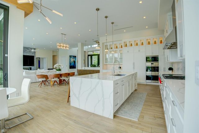 2801 NE 36th Street, Lighthouse Point, FL 33064