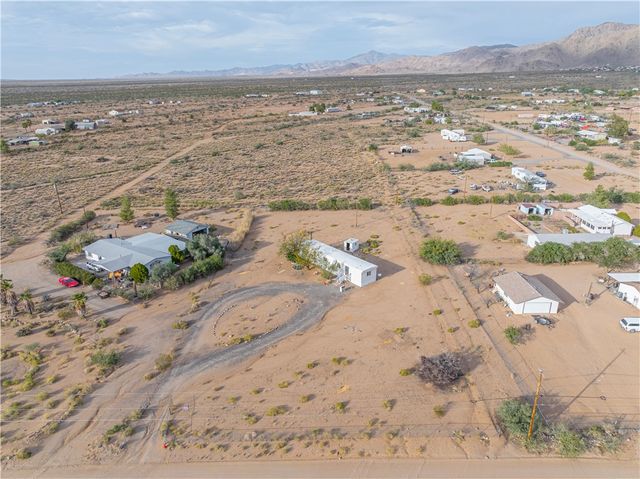 3833 W Burro Drive, Golden Valley, AZ 86413