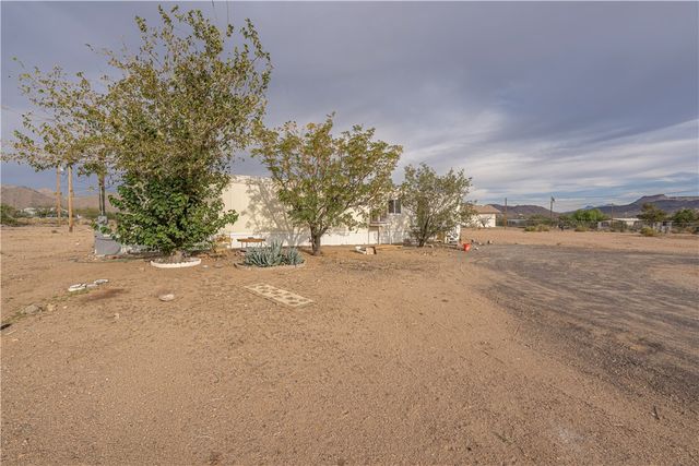 3833 W Burro Drive, Golden Valley, AZ 86413
