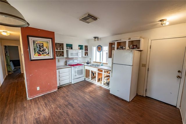 3833 W Burro Drive, Golden Valley, AZ 86413