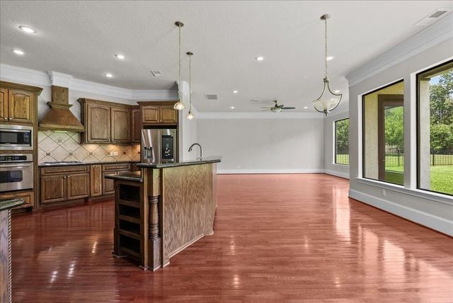 205 Del Monte Drive, Friendswood, TX 77546