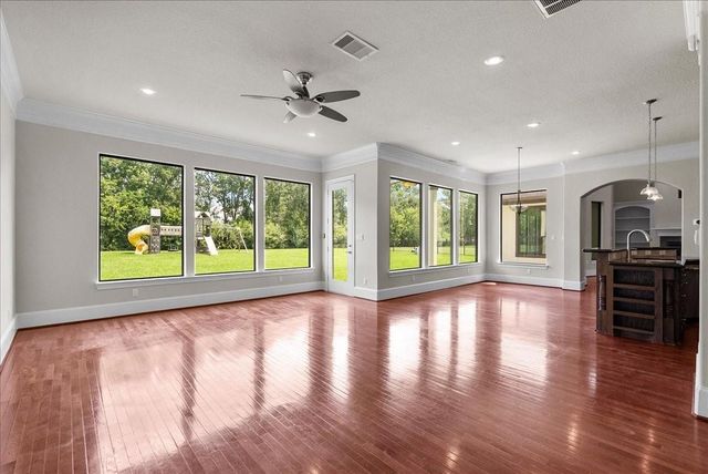 205 Del Monte Drive, Friendswood, TX 77546