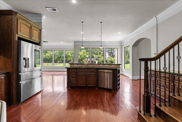 205 Del Monte Drive, Friendswood, TX 77546