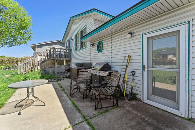 8441 Idaho Avenue N, Brooklyn Park, MN 55445
