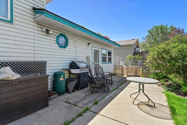 8441 Idaho Avenue N, Brooklyn Park, MN 55445