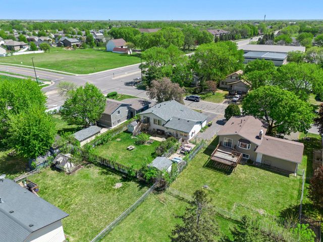 8441 Idaho Avenue N, Brooklyn Park, MN 55445