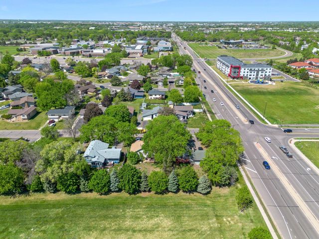 8441 Idaho Avenue N, Brooklyn Park, MN 55445