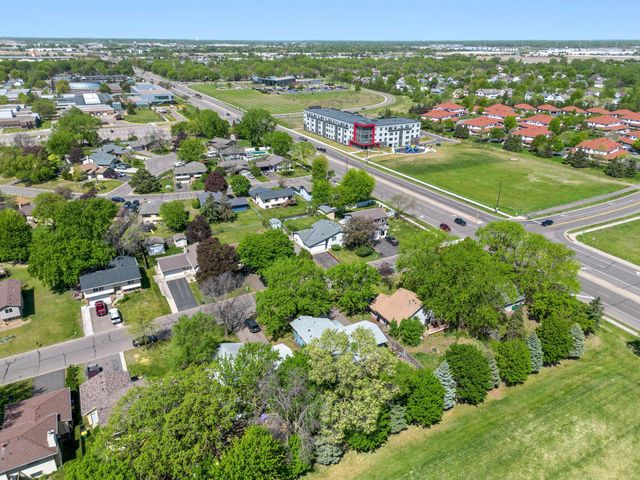 8441 Idaho Avenue N, Brooklyn Park, MN 55445