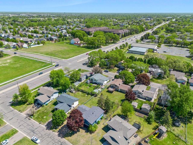 8441 Idaho Avenue N, Brooklyn Park, MN 55445