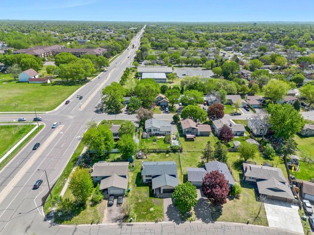 8441 Idaho Avenue N, Brooklyn Park, MN 55445