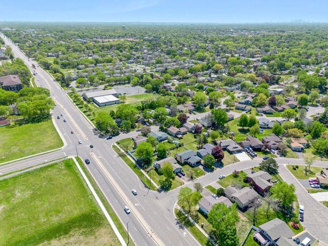 8441 Idaho Avenue N, Brooklyn Park, MN 55445