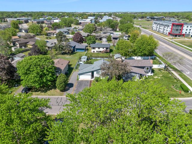 8441 Idaho Avenue N, Brooklyn Park, MN 55445
