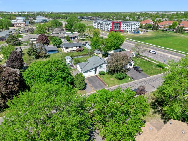 8441 Idaho Avenue N, Brooklyn Park, MN 55445