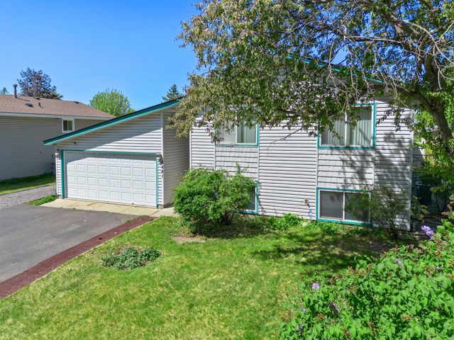 8441 Idaho Avenue N, Brooklyn Park, MN 55445