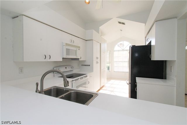 10201 Regent CIR, Naples, FL 34109