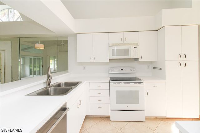 10201 Regent CIR, Naples, FL 34109