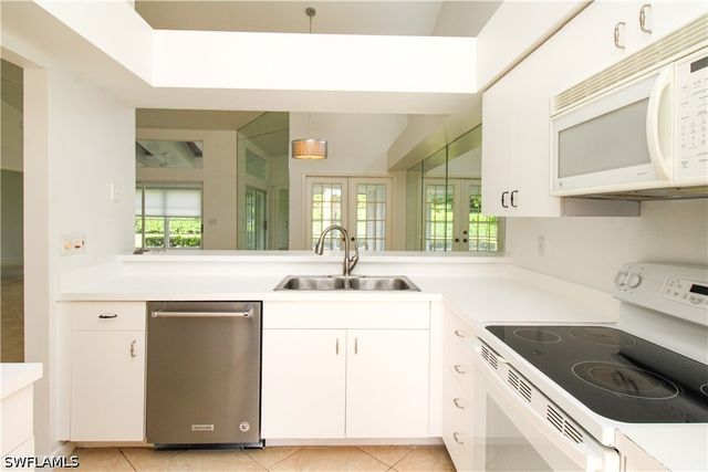 10201 Regent CIR, Naples, FL 34109