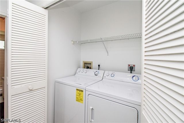 10201 Regent CIR, Naples, FL 34109