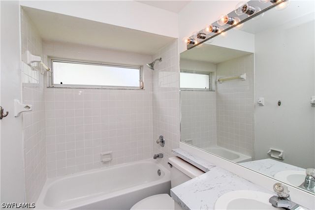 10201 Regent CIR, Naples, FL 34109