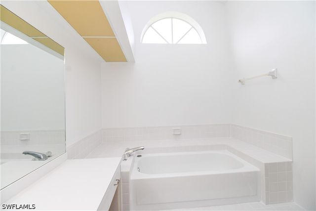 10201 Regent CIR, Naples, FL 34109