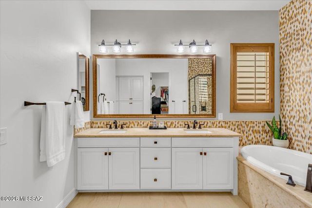 13425 N Silver Cassia Place, Oro Valley, AZ 85755