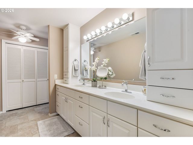 2217 Ne 179TH St B52, Ridgefield, WA 98642