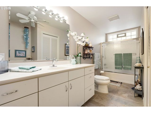 2217 Ne 179TH St B52, Ridgefield, WA 98642