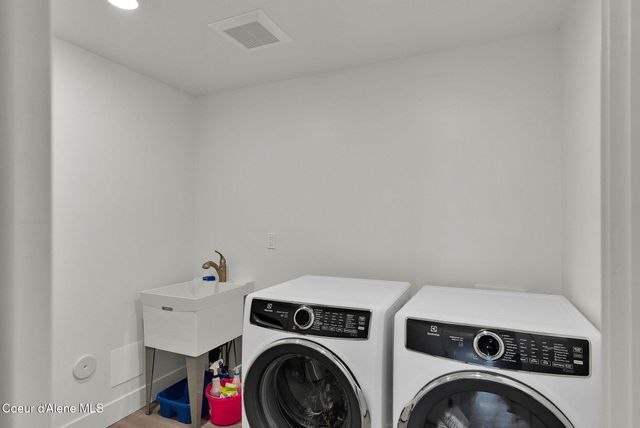 969 E YELLOW PINE AVE, Athol, ID 83801