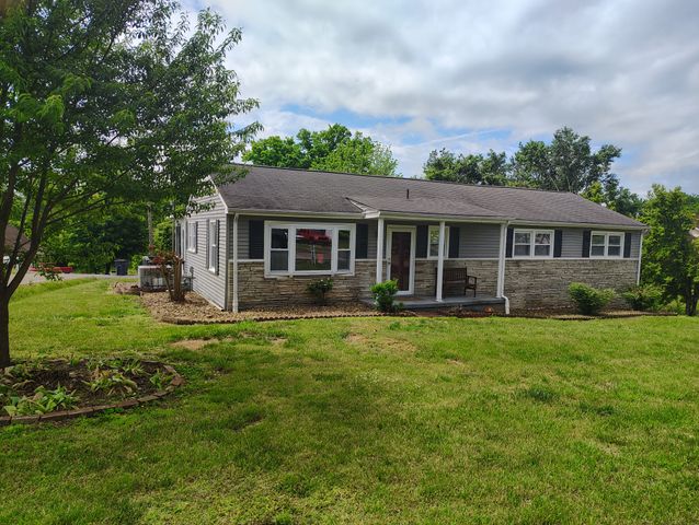 108 Young Ave, Lafayette, TN 37083