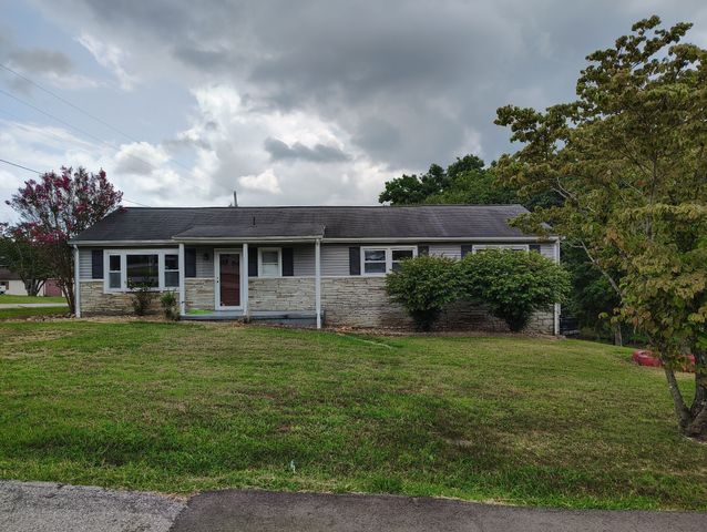 108 Young Ave, Lafayette, TN 37083