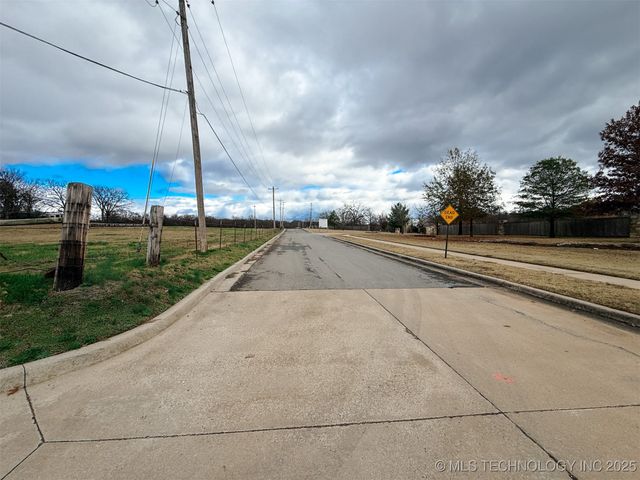 1290 E 4th Street, Tahlequah, OK 74464