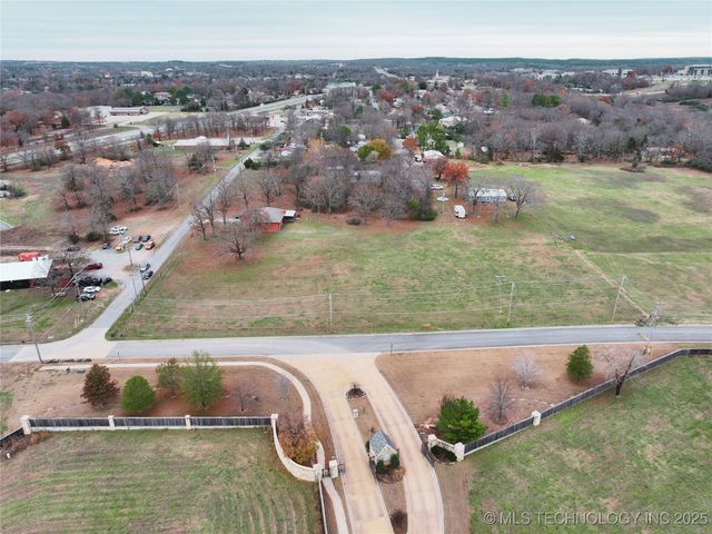 1290 E 4th Street, Tahlequah, OK 74464