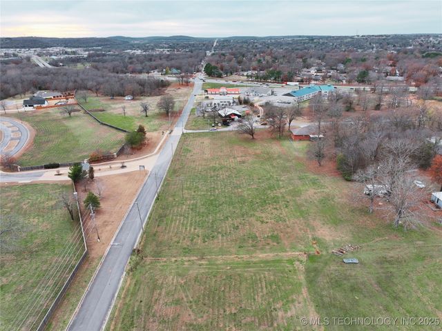 1290 E 4th Street, Tahlequah, OK 74464