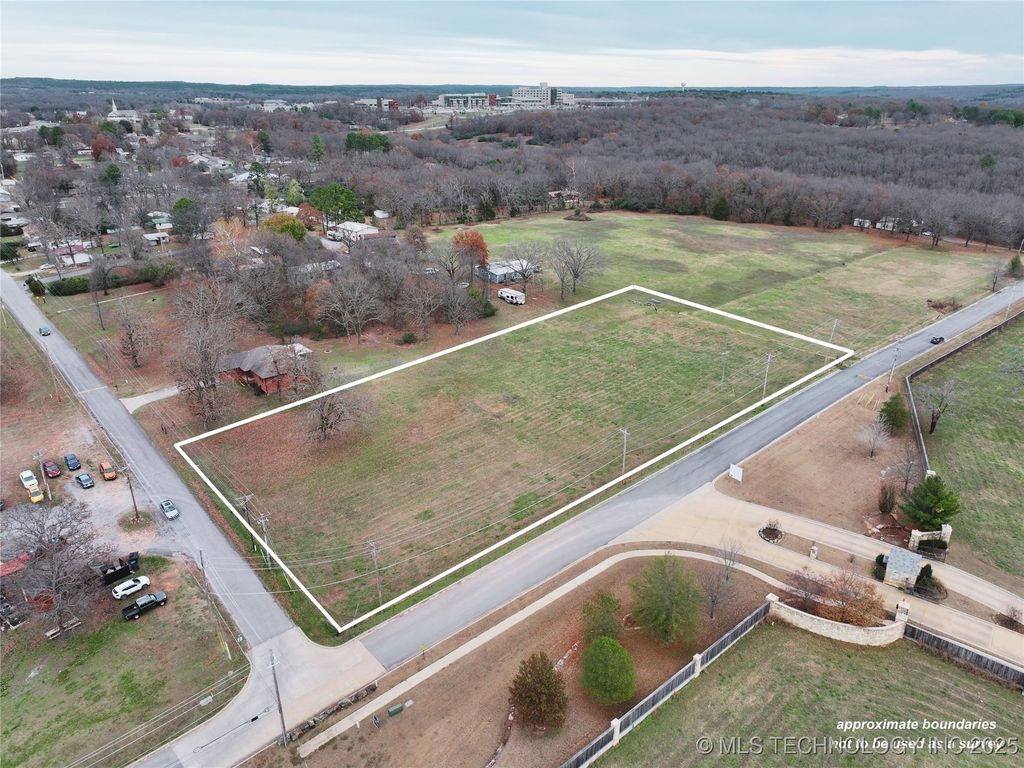 1290 E 4th Street, Tahlequah, OK 74464