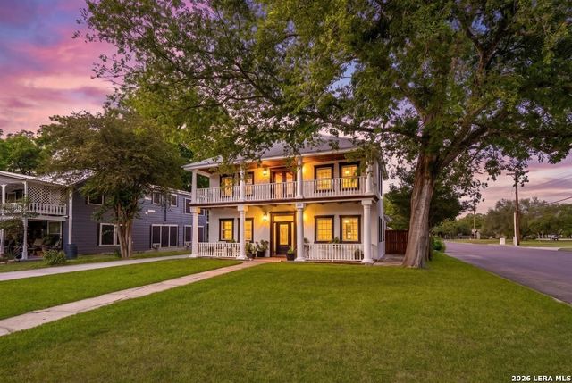 695 Comal Ave, New Braunfels, TX 78130