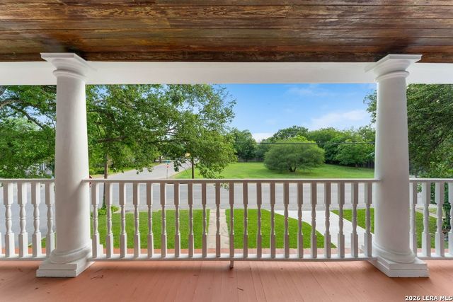 695 Comal Ave, New Braunfels, TX 78130
