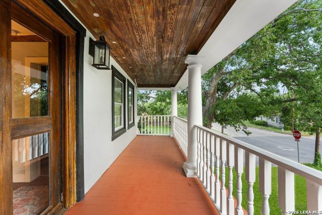 695 Comal Ave, New Braunfels, TX 78130