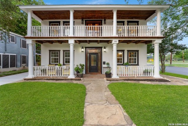 695 Comal Ave, New Braunfels, TX 78130