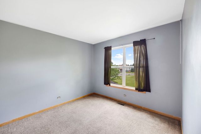 709 Carlisle Drive, Woodstock, IL 60098